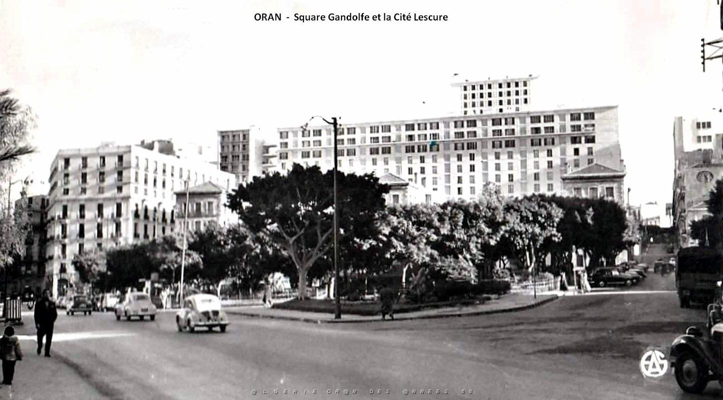 Oran - Square Gandolfe et la Cite Lescure.jpg